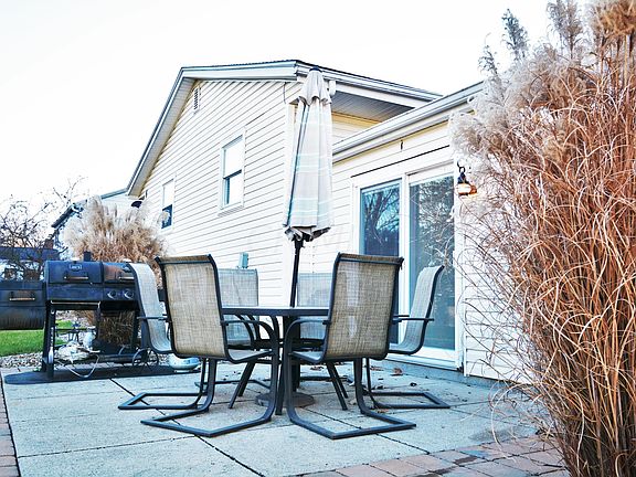 4th image of 820 Chambord Cir