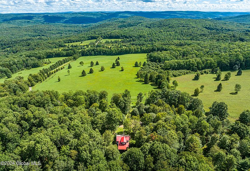 3rd image of 203 Indian Run Spur Rd.