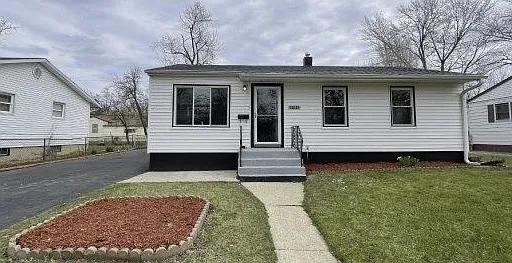 22209 Clyde Ave photo 1