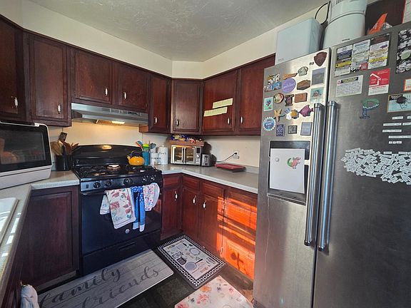 2nd image of 313 Main St S