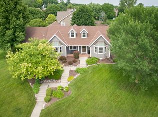 N50W17000 Maple Crest Ln, Menomonee Falls, WI 53051