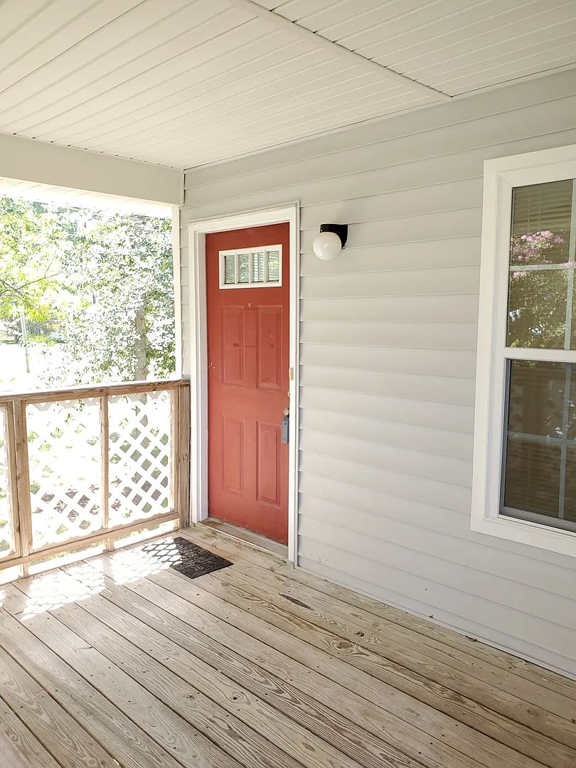 2 Bedroom, 1 Bath Condo in Virginia Beach — Photo 3