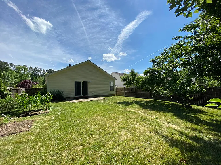 828 Homestead Park Dr — Photo 3