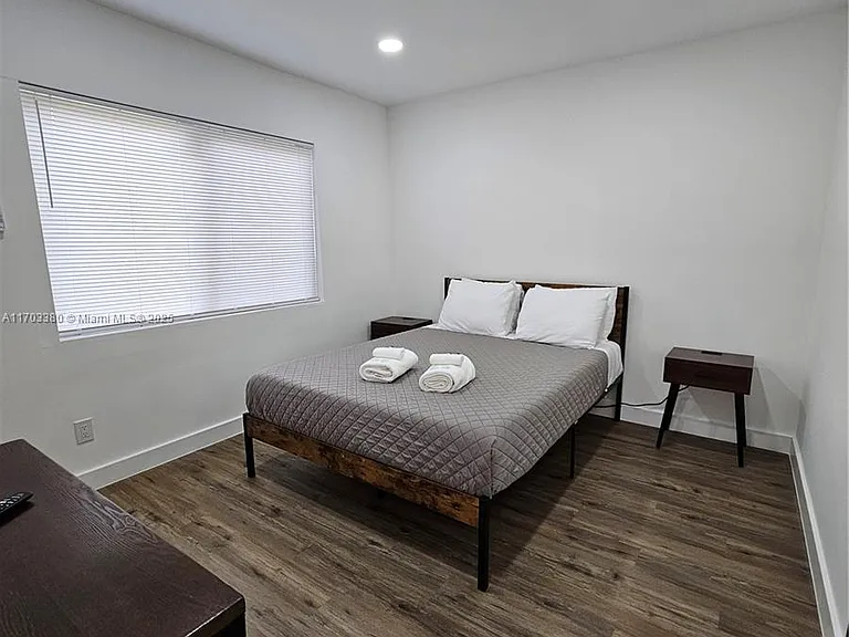 1946 Pierce St #3 — Photo 31