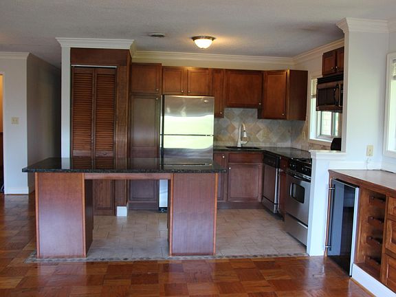 5th image of 1415 N Oak St APT 502