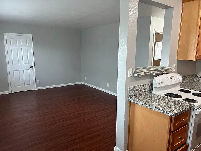 5352 Young St — Photo 4