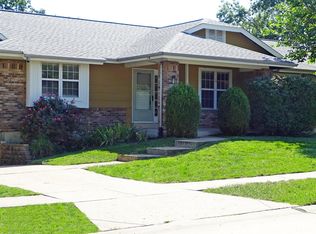 563 Woodhill Estates Dr, Ballwin, MO 63021
