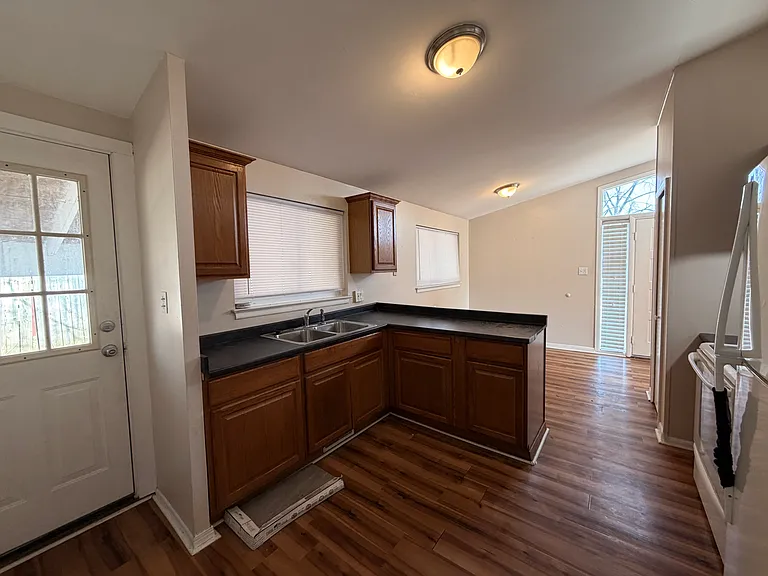 29609 Everett St — Photo 7