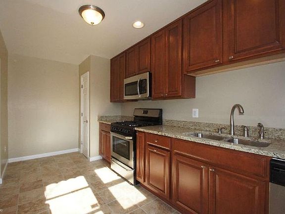 3rd image of 605 S Wickham Rd