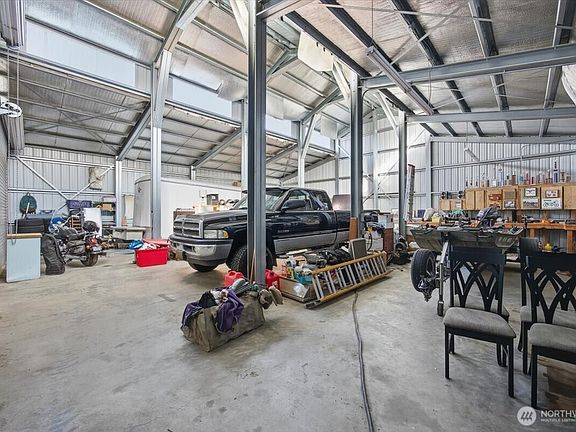 4th image of 372 Harbor Boulevard