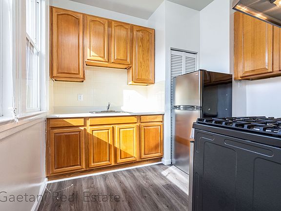 3rd image of 1391-1393 Guerrero St #478RC