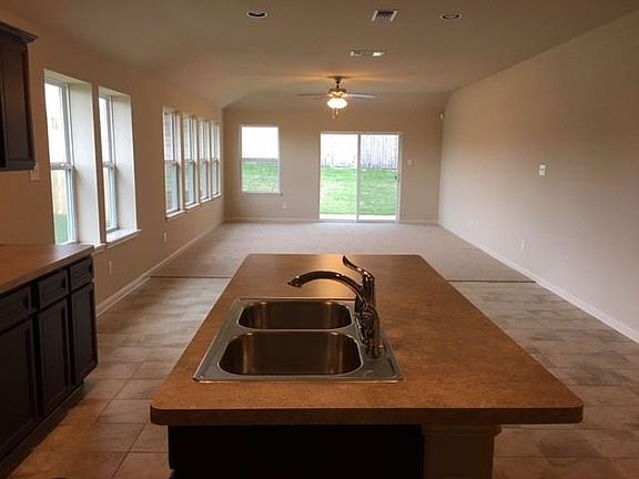 5th image of 5105 Royal Springs Dr