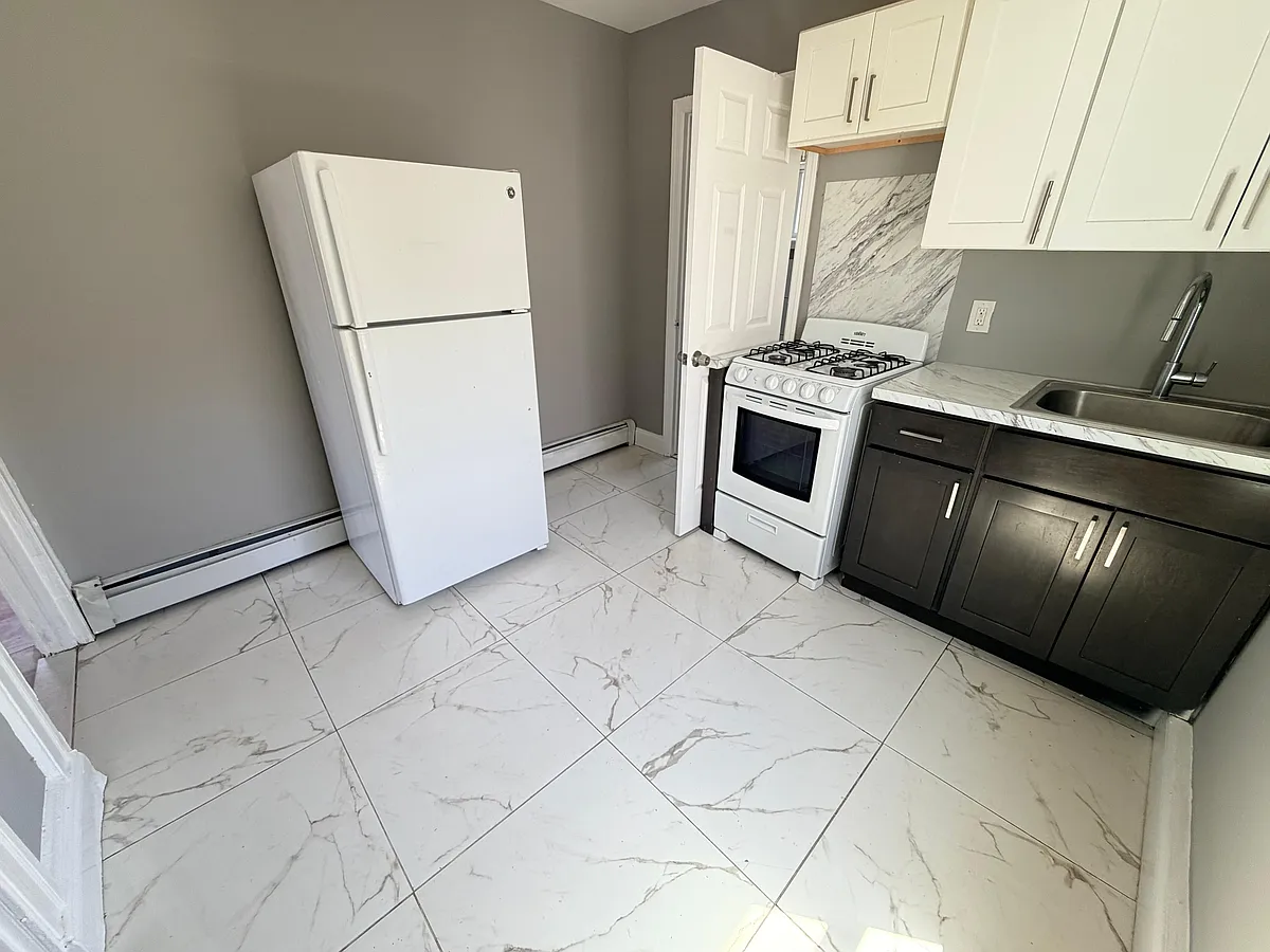 Building Photo - 160 N 18th St #3