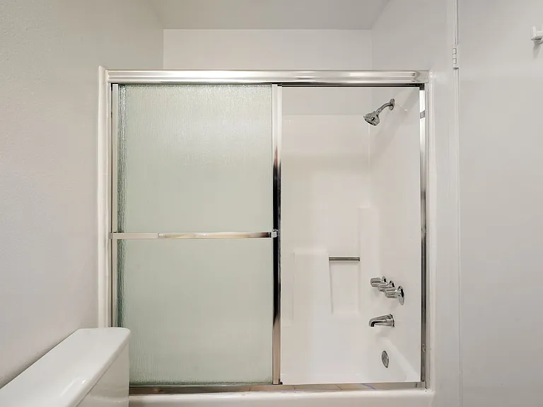 10845 Camarillo St #202 — Photo 9