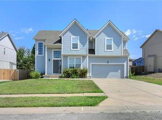 546 E Skylark St, Gardner, KS 66030