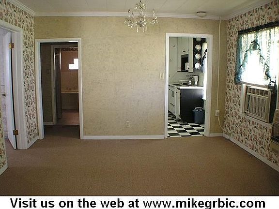 3rd image of 209 W Locust Ave