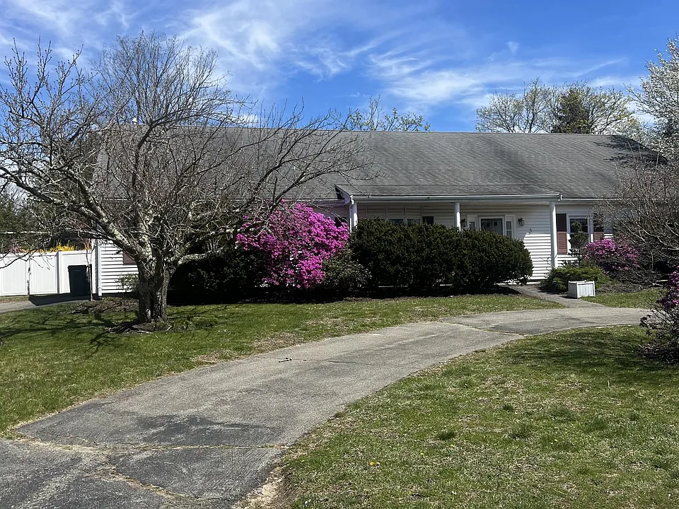 3 Hearthstone Cir