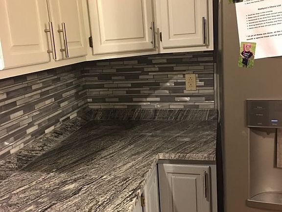 Updated Kitchen w Granite