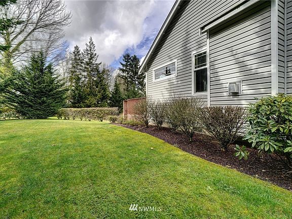 4th image of 820 10Th Street SE #10