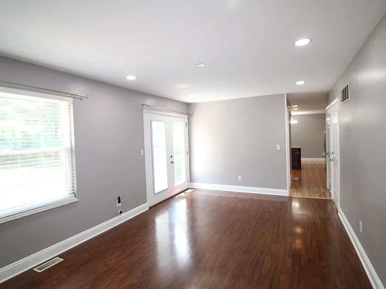 912 Oakwood Farms Ln — Photo 18