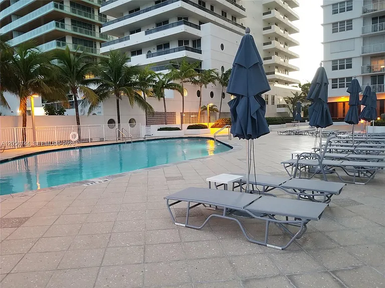 5825 Collins Ave #9C — Photo 63