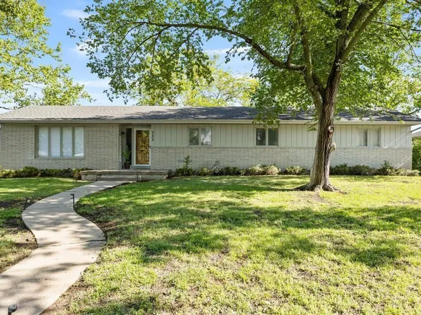 733 Fairway Ln, Fort Scott, KS 66701