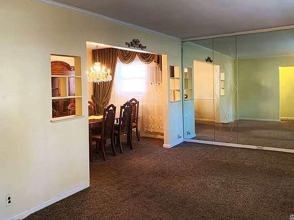 3rd image of 6438 Utopia Pkwy