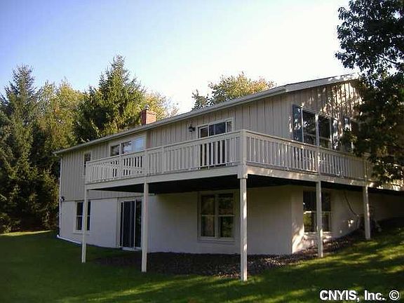 2nd image of 8 Gillette Ln