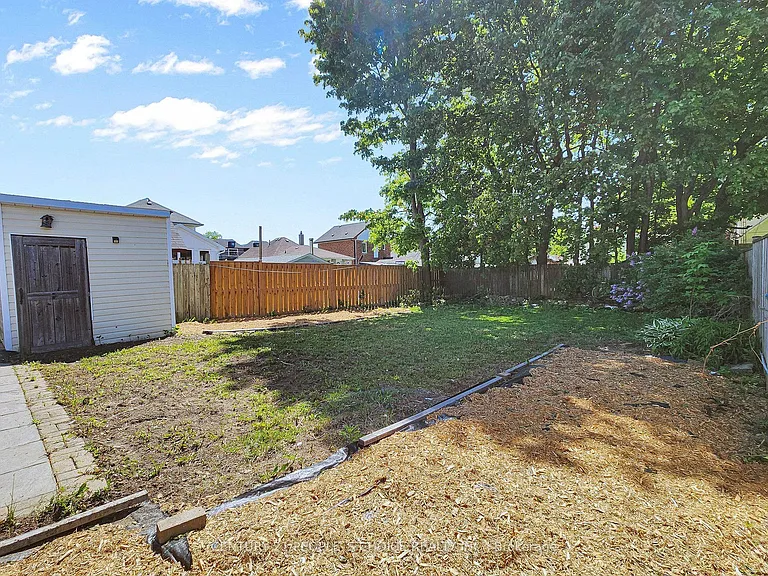 419 Adelaide Ave W — Photo 40