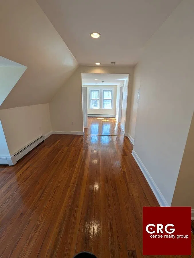 1 bed, 1.0 bath, 650 sqft, $2,050 — Photo 2
