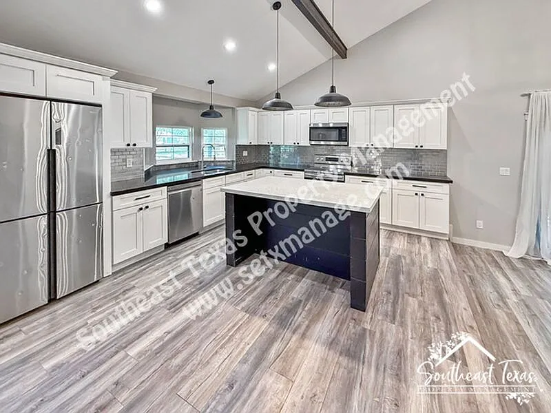 3 bed, 2.0 bath, 1156 sqft, $2,050 — Photo 4