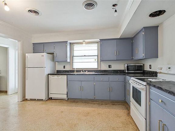 5th image of 428 Beverly Garden Dr