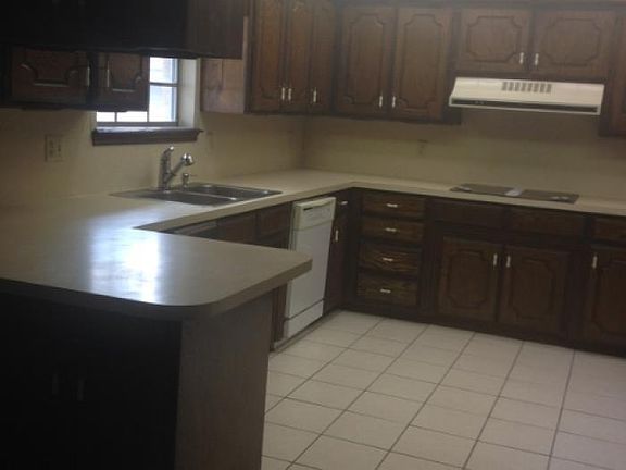 2nd image of 628 SW 104th Pl
