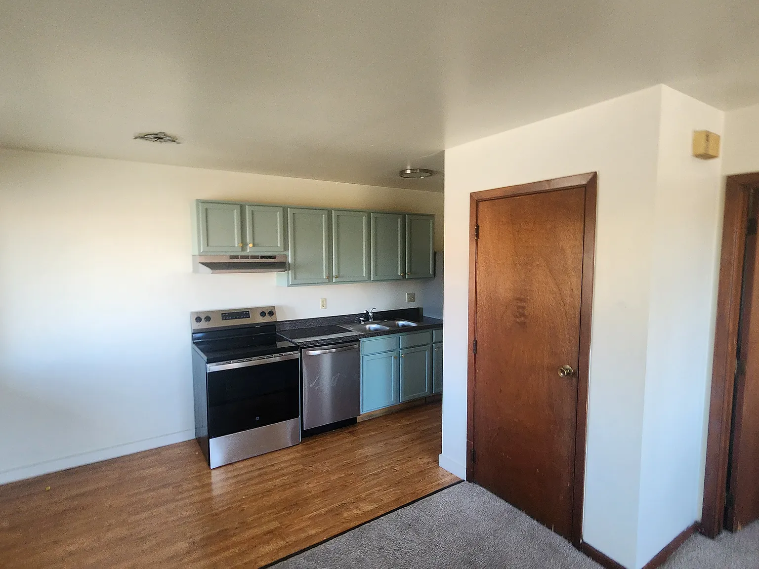 1 bed, 600 sqft, $1,100 — Photo 2