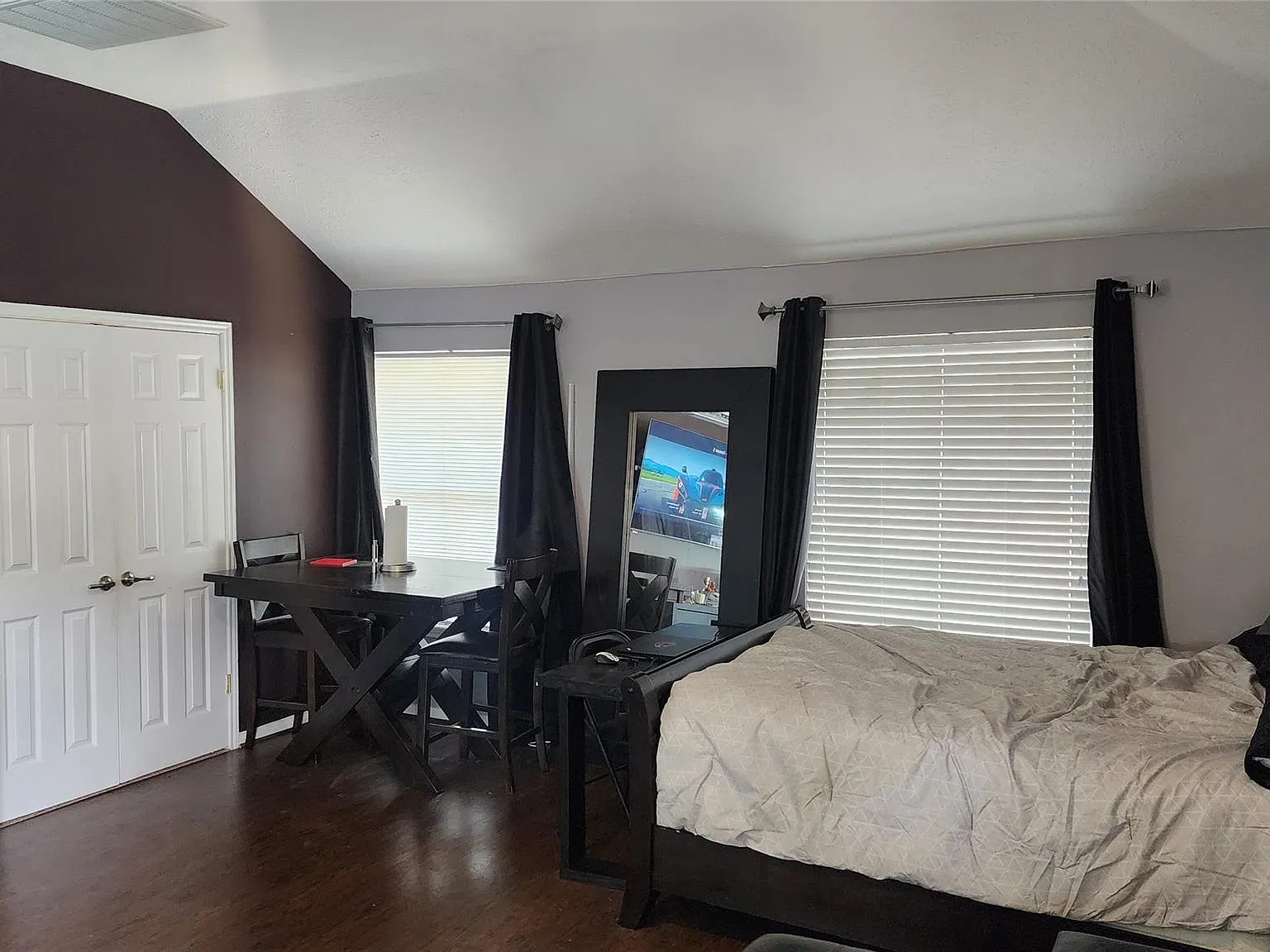 Studio, 1.0 bath, 440 sqft, $1,100 — Photo 2
