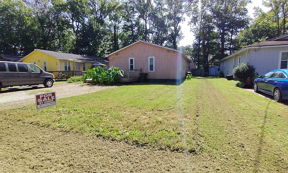 1st image of 832-834 13th St