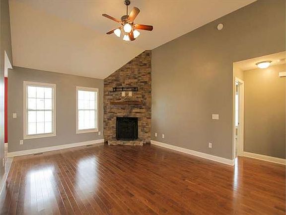 2nd image of 684 Richards Dr