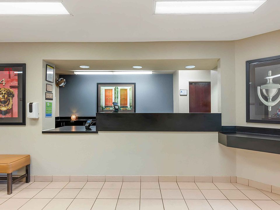 Lobby and Guest Check-in