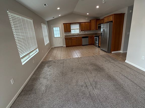 5th image of 76 Parkwood Ct