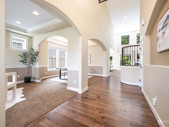 2nd image of 3819 Cameron Drive NE