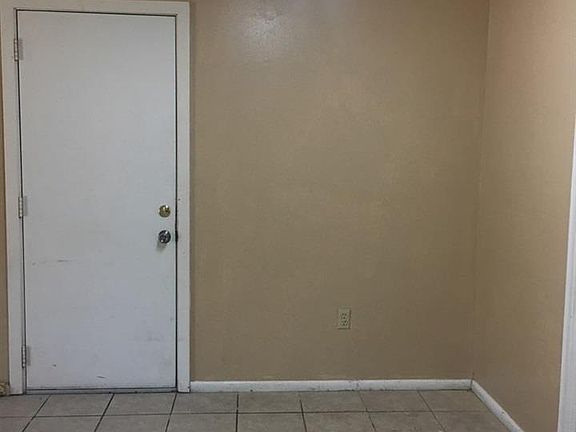 3rd image of 6423 Julia Dr