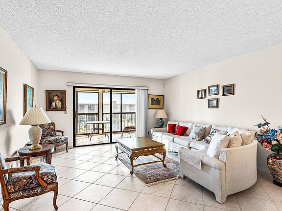5th image of 7290 Kinghurst Drive #701