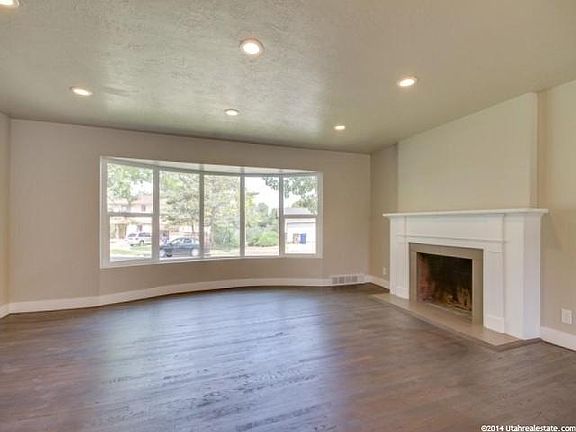 5th image of 1748 E Rosecrest Dr