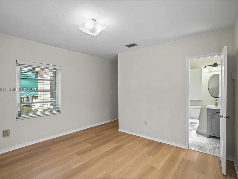 2460 SW 24th St — Photo 27
