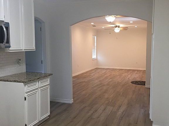 5th image of 4406 Sequoia St