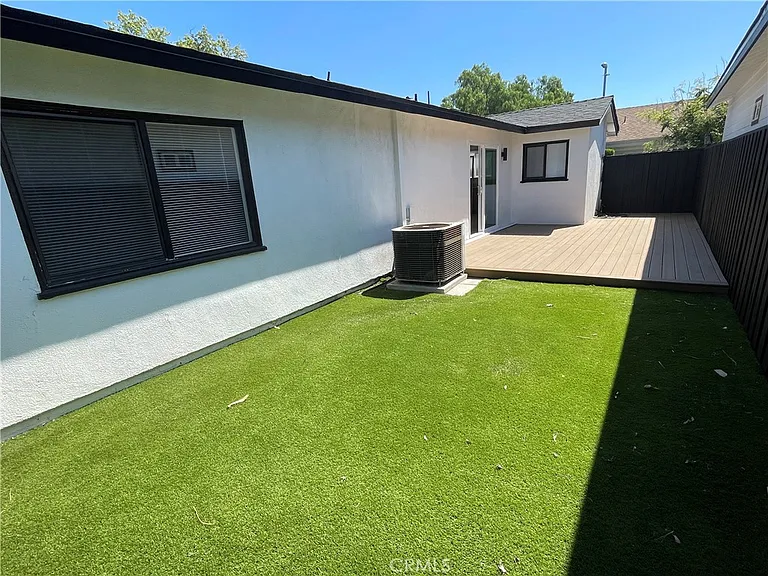 23926 Hamlin St — Photo 12