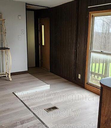 4th image of 110 Cochran Ln