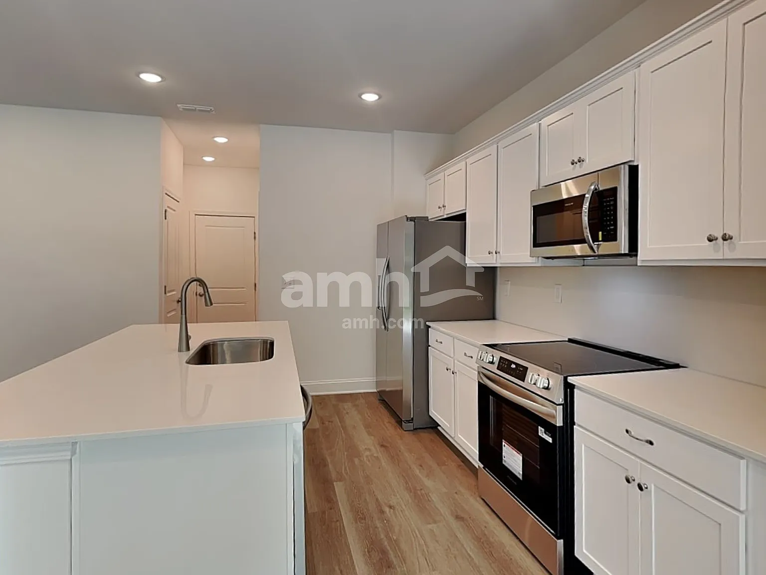 4 bed, 2.5 bath, 1977 sqft, $2,550 — Photo 3