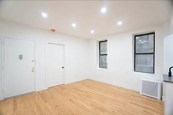 Rented by BRICK & GALO REALTY CORP | media 14