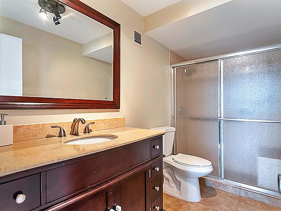 5th image of 16710 NE 9th Ave APT 204